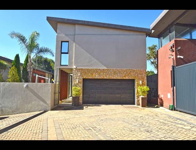 4 BEDROOM TOWNHOUSE FOR SALE IN SUNSET ACRES